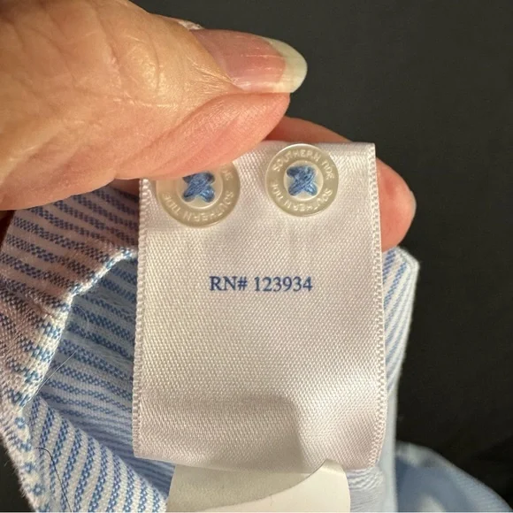 Southern Tide Blue and White Stripe Button Down Shirt Medium New Condition - Picture 5 of 7